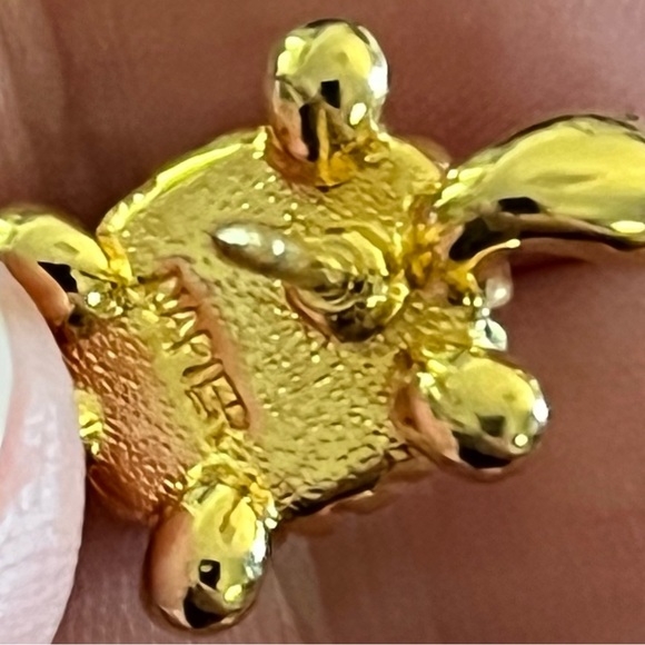 Gold and green turtle pin - Picture 4 of 4